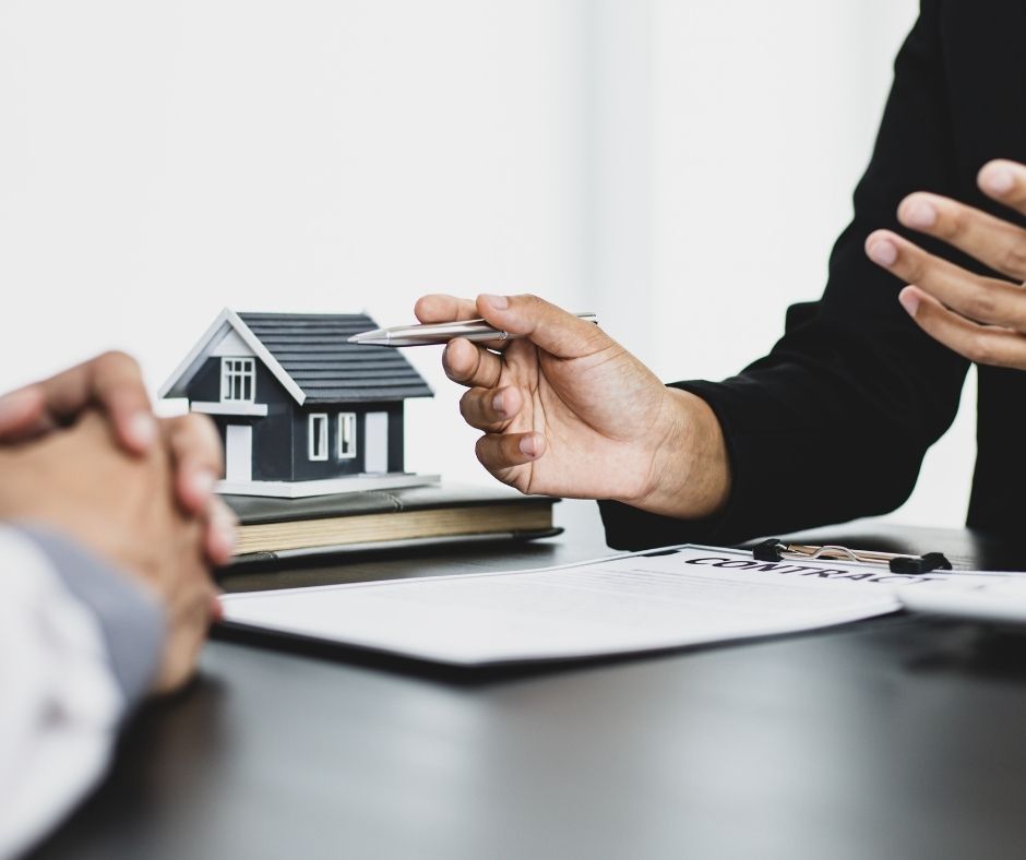Factors to Consider When Hiring a Real Estate Agent in 2022